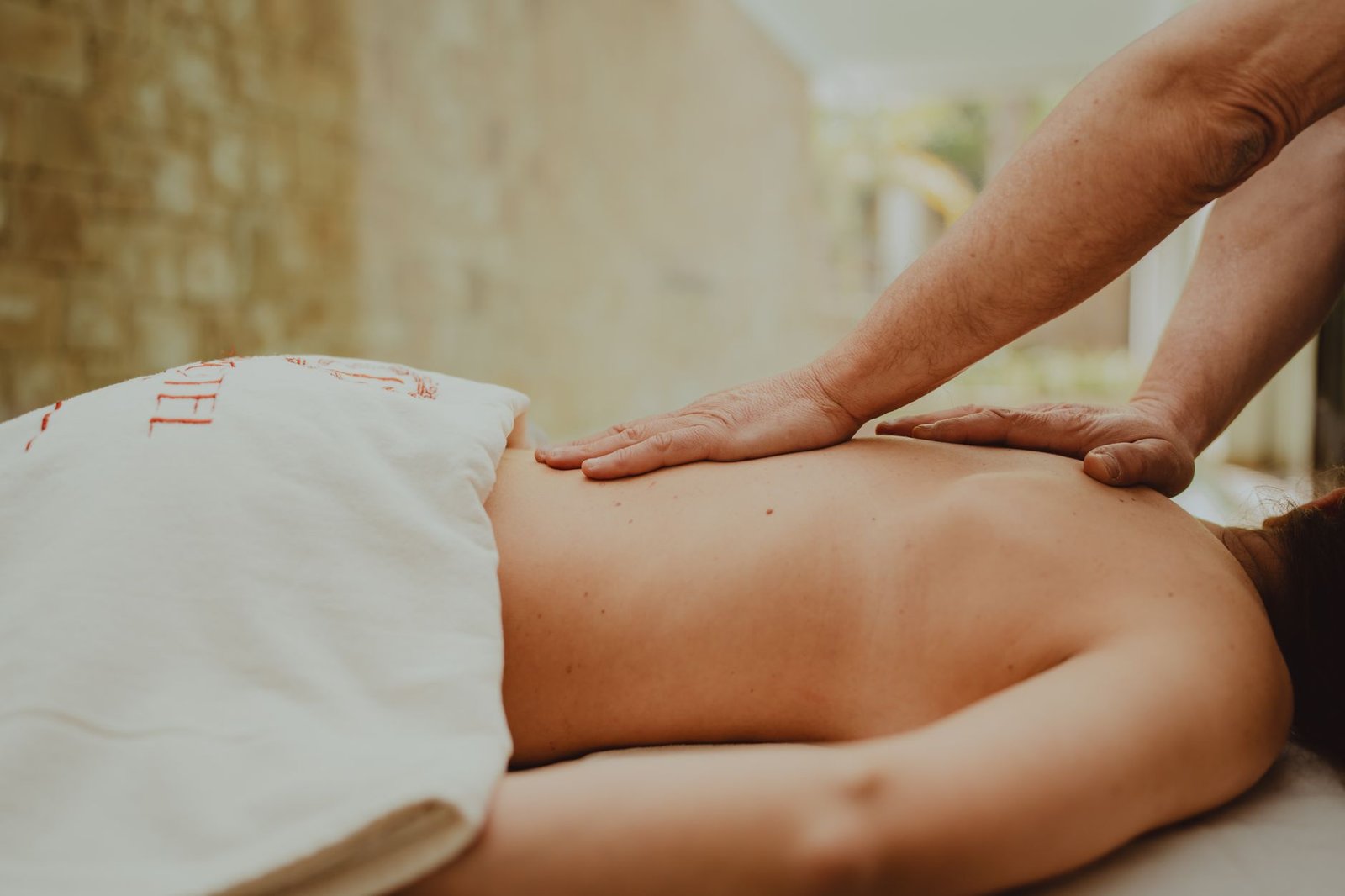 Specialist Massage Certification - A soothing massage therapy session in a tranquil spa setting focusing on relaxation and wellness.